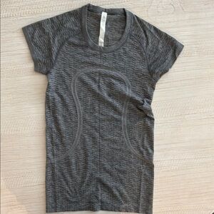 Lululemon Grey Running Top, size 6